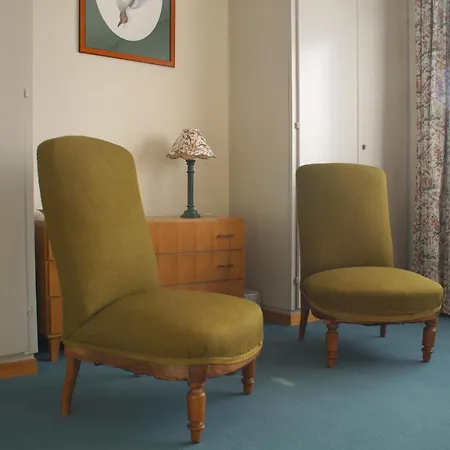 Central & Spacious, Richemont Apartment *