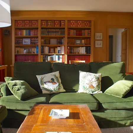 Central & Spacious, Richemont Apartmán
