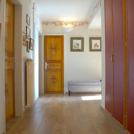 Central & Spacious, Richemont Apartmán *